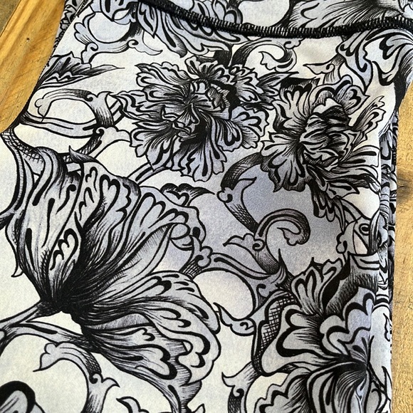 Lululemon Wunder Under high rise yoga pants - Picture 3 of 4